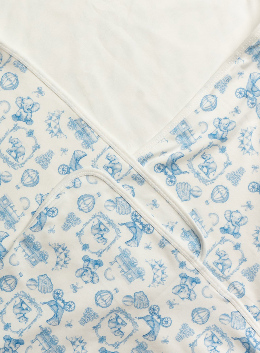 Toile Dreamer Hooded Blanket