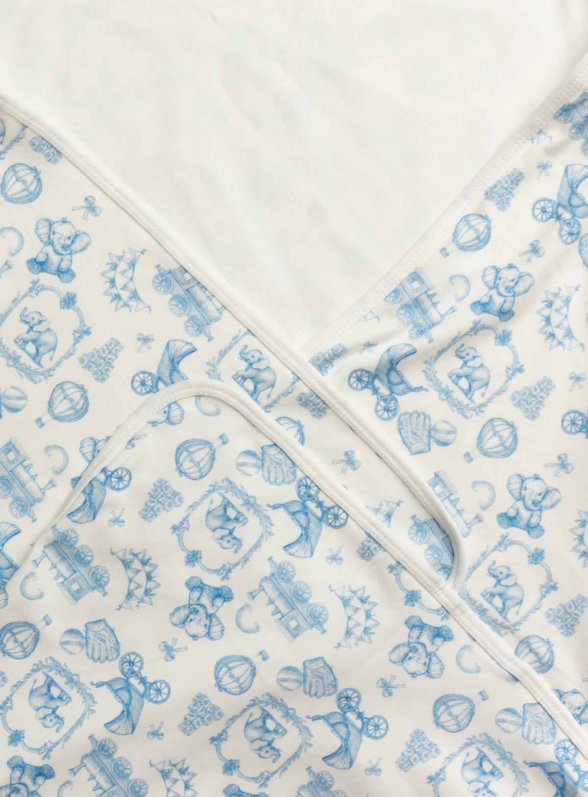 Toile Dreamer Hooded Blanket